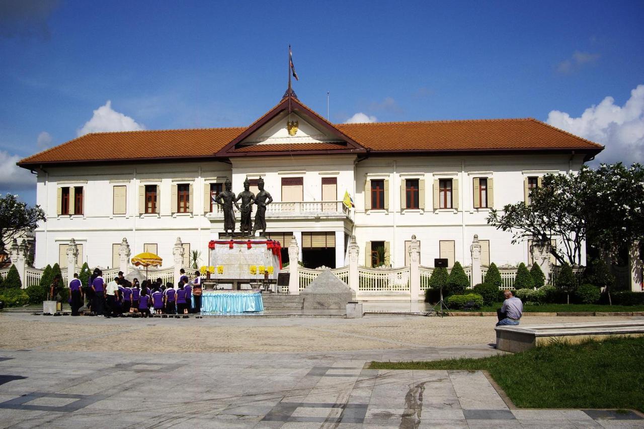 Le Light House & Hostel Chiang Mai Bagian luar foto