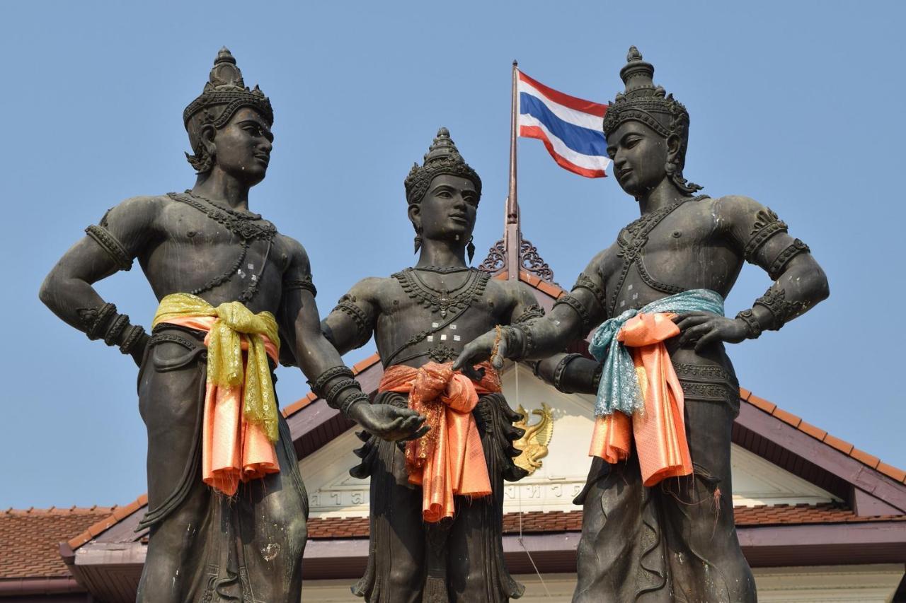 Le Light House & Hostel Chiang Mai Bagian luar foto