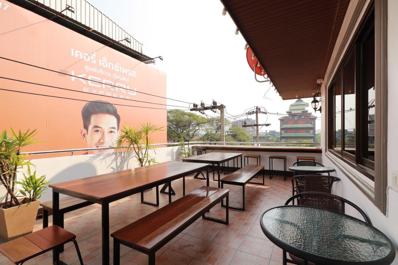 Le Light House & Hostel Chiang Mai Bagian luar foto